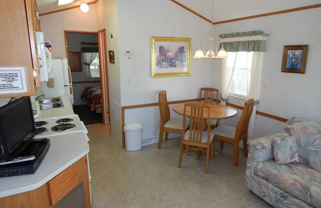 Road Runner Travel Resort-1
